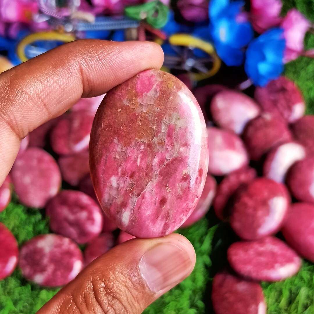 Thulite Palm Stone Grade: Top