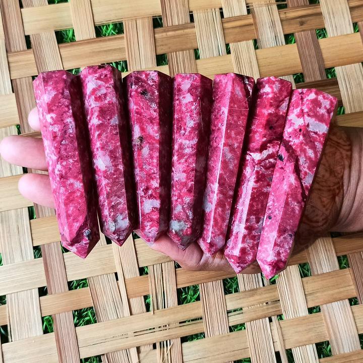 Thulite Point Pencil Grade: Top