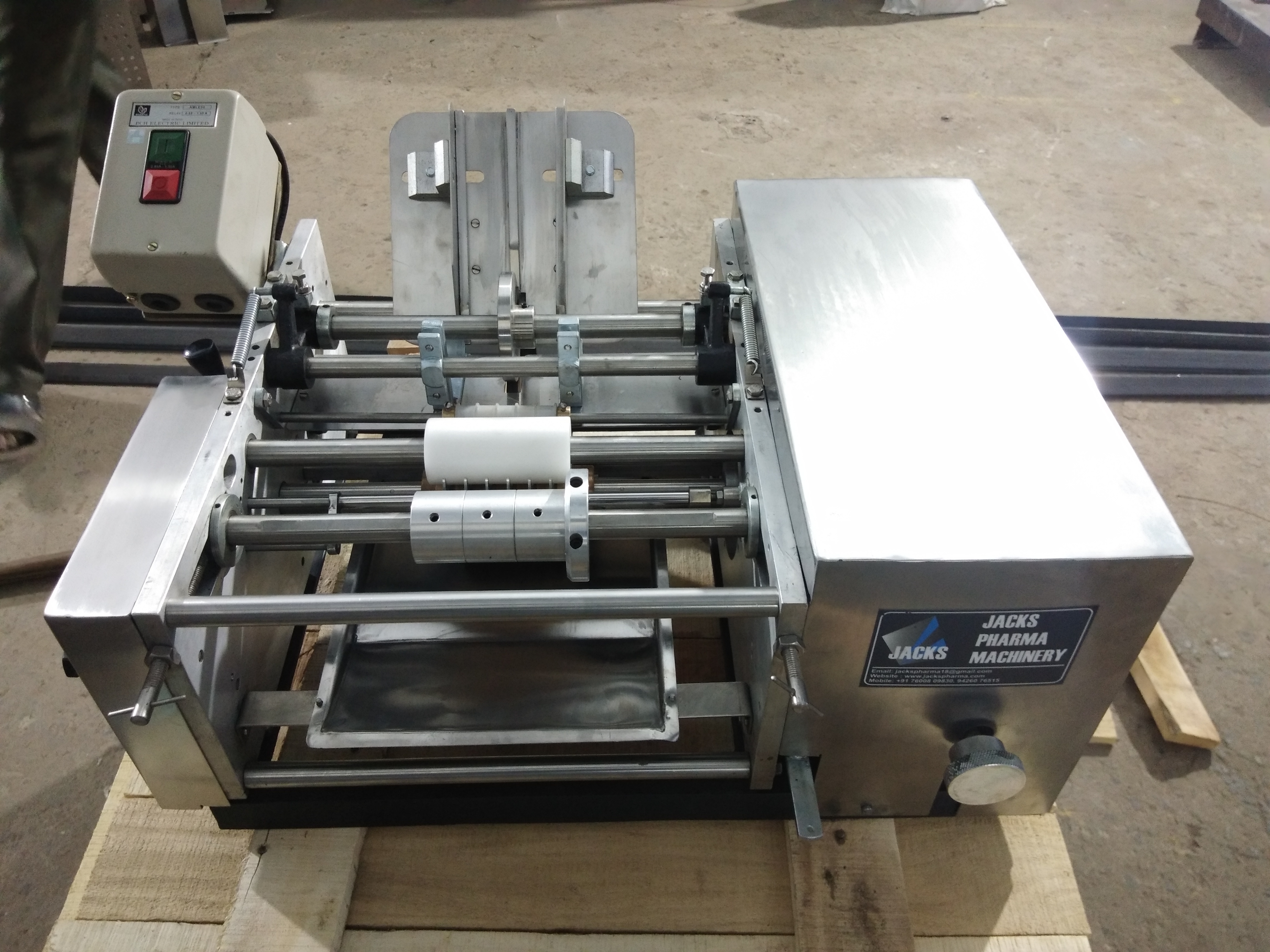 Manual Labelling Machine Accuracy: 1 %