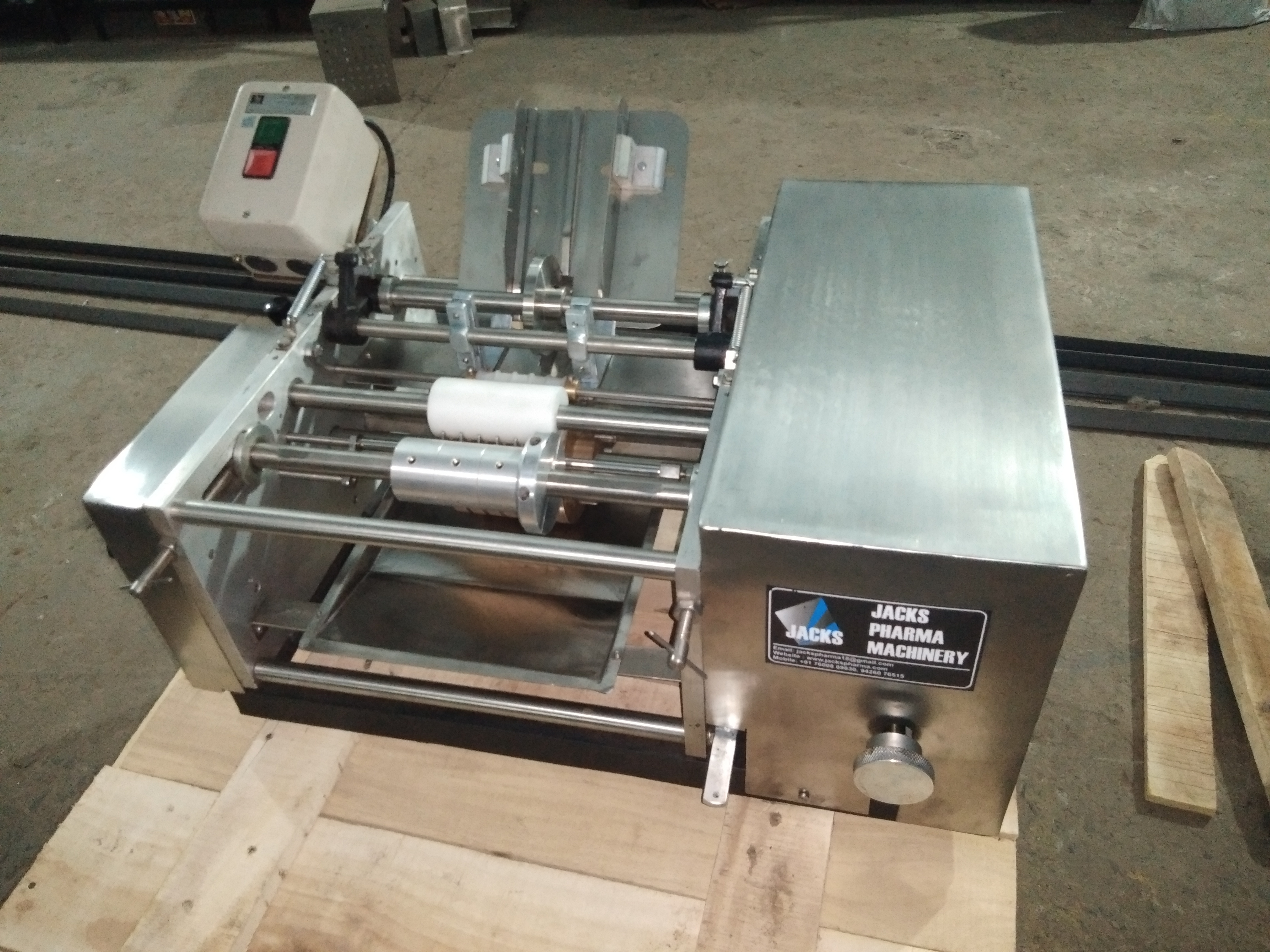 Manual Labelling Machine Accuracy: 1 %