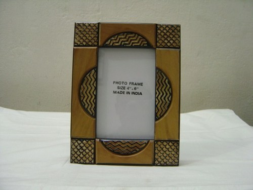 लकड़ी का फोटो फ्रेम