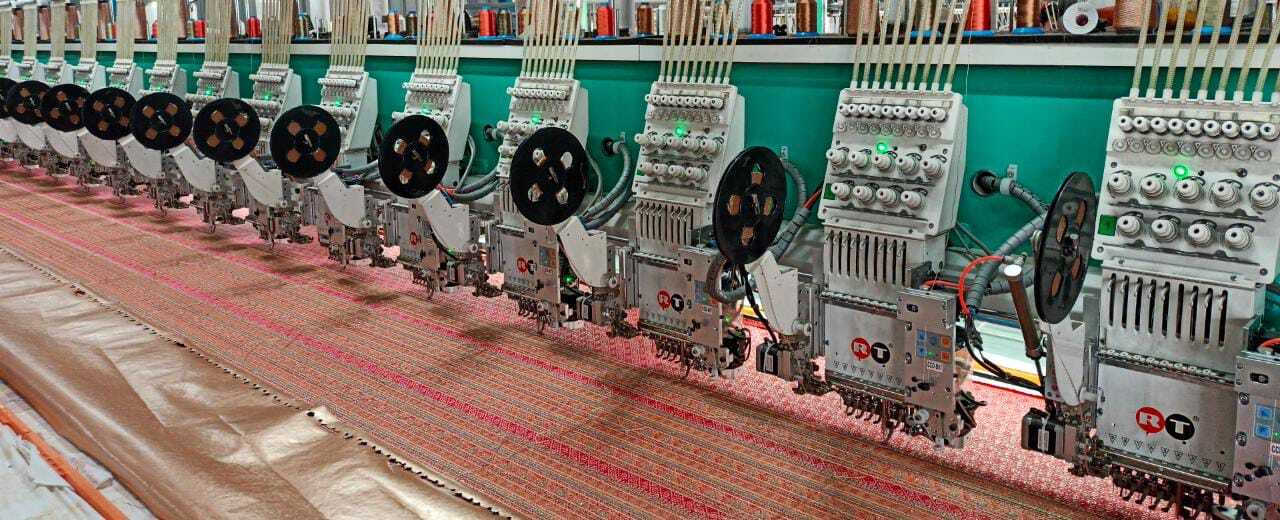 Embrodery Machine Power: 220 Volt (V)