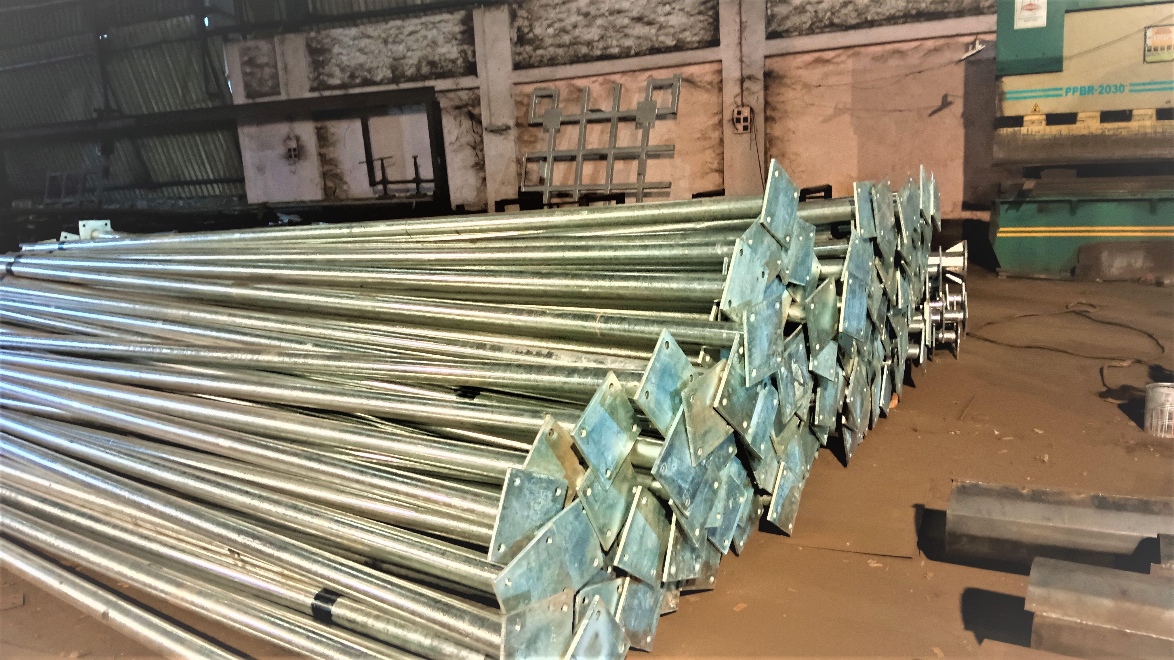 Tubular Pole - Color: Silver