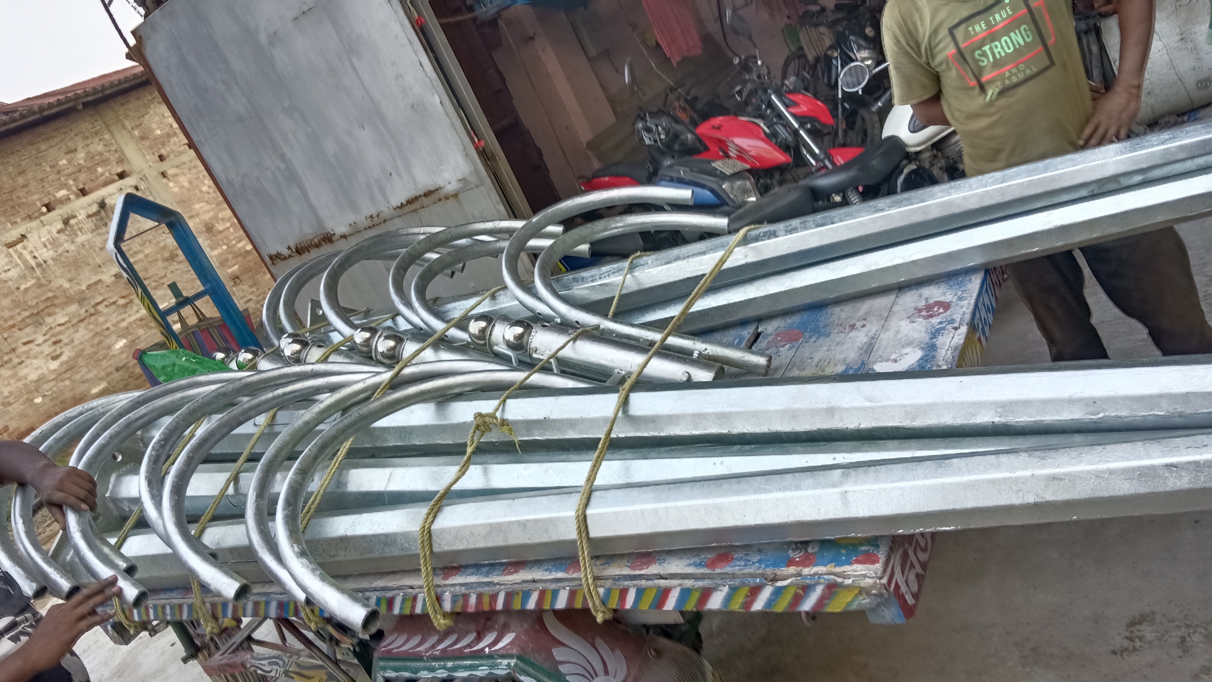 Tubular Pole - Color: Silver