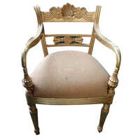 एंटीक टीक वुड चेयर को साफ करना आसान है