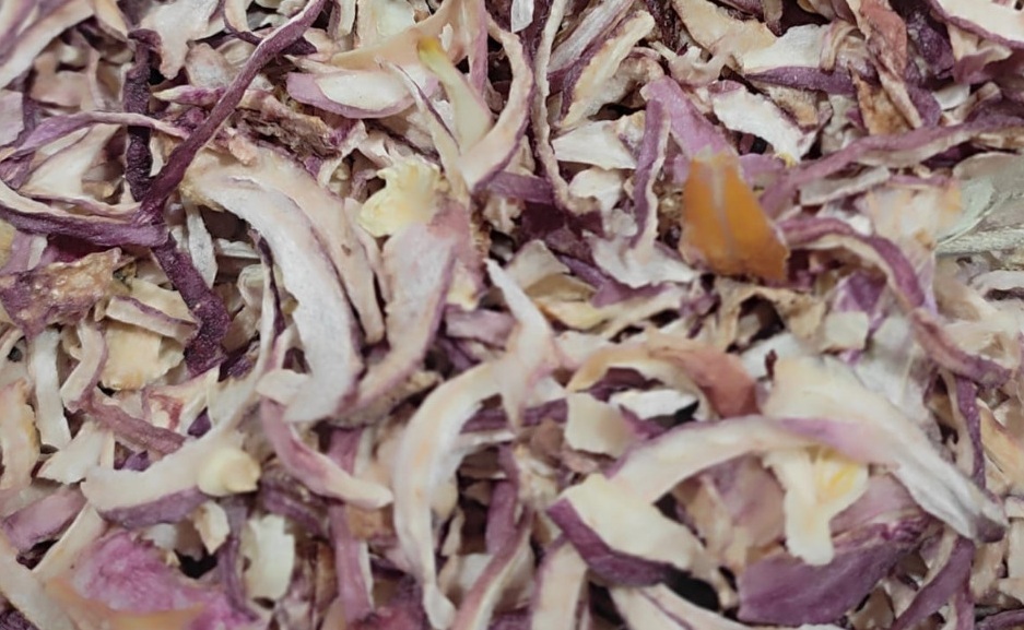 Dehydrated Red Onion Flakes - 14 Kg Loose Packaging, Pesticide Free, A Grade Quality, 24 Month Shelf Life