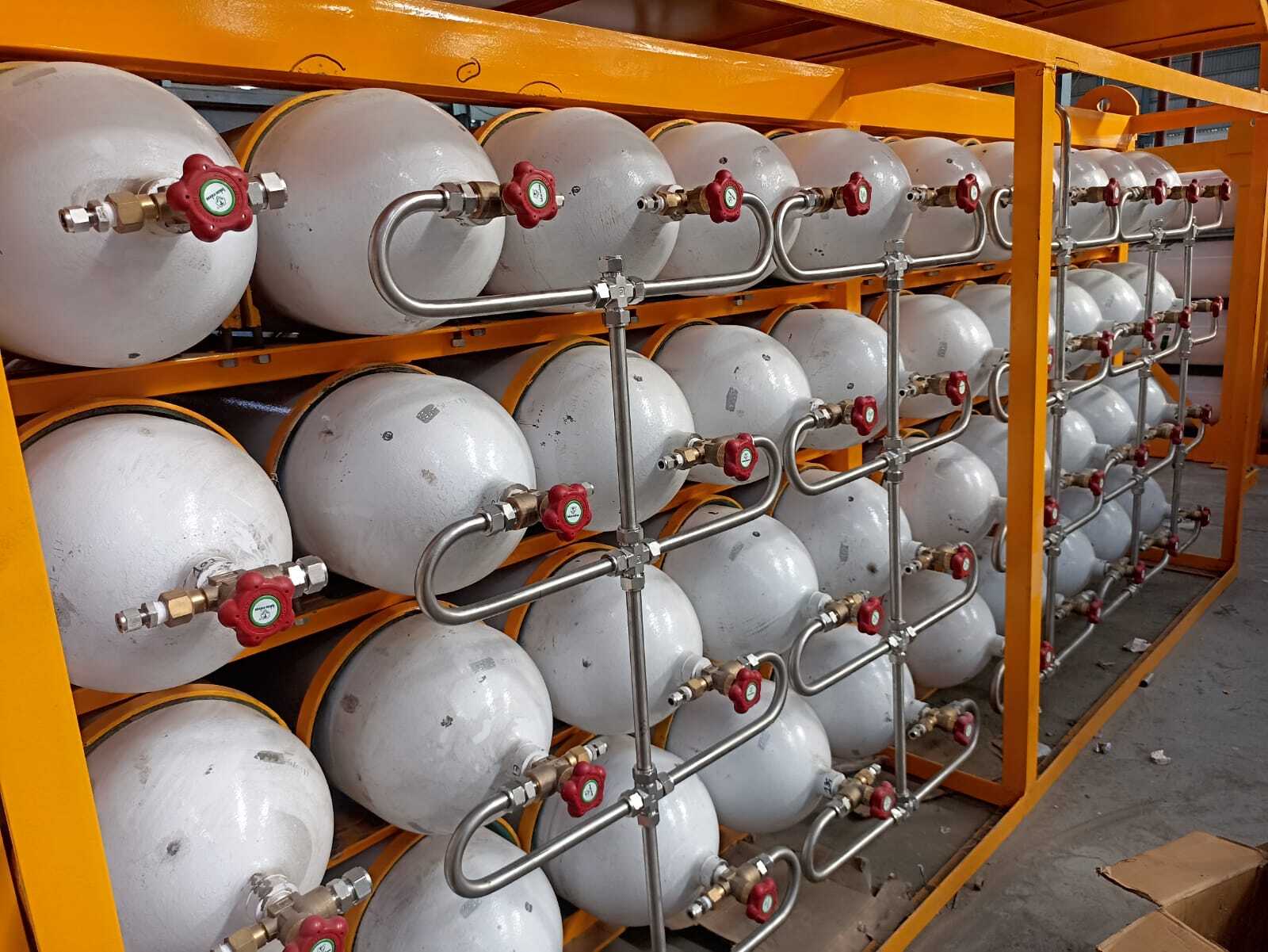 White Cng Cascade Cylinders