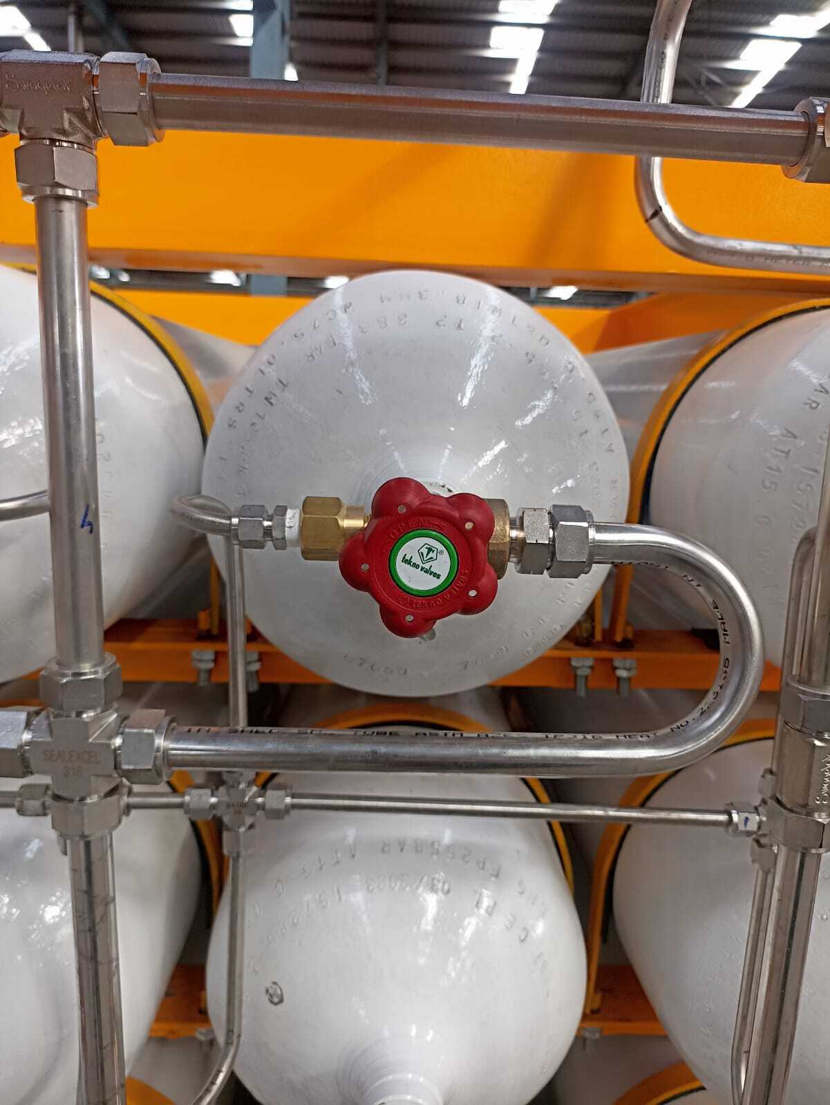 White Cng Cascade Cylinders