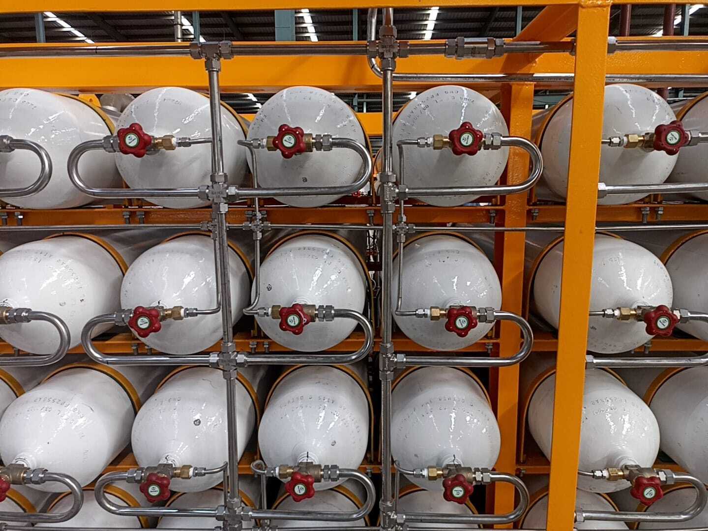White Cng Cascade Cylinders