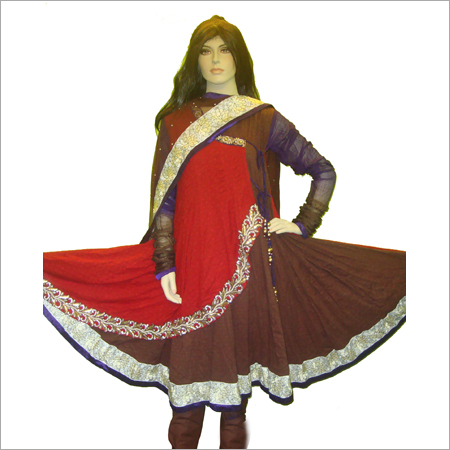 महिलाओं के सूट