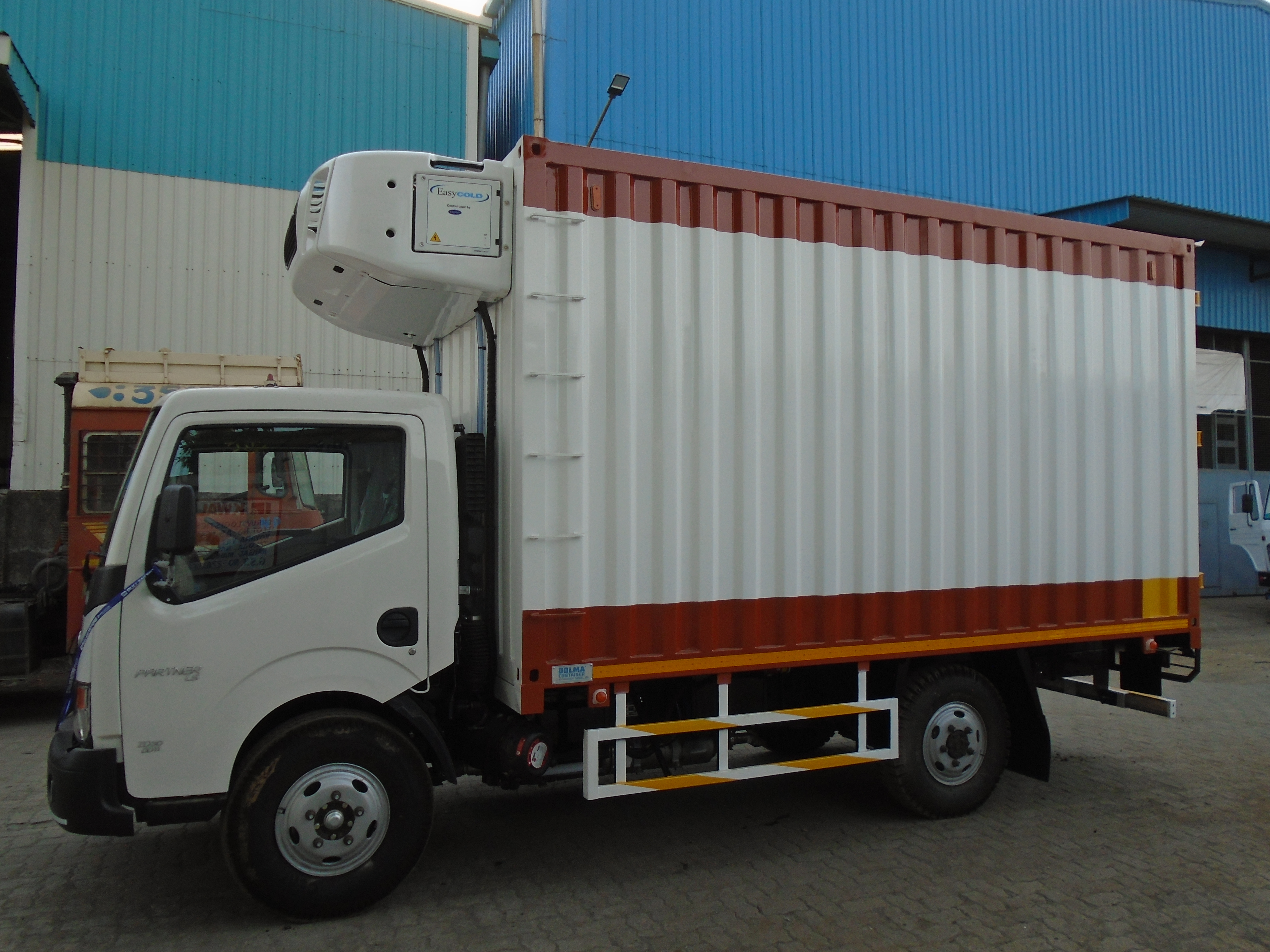 Refrigerated Van - Internal Dimension: 14x7x7feet