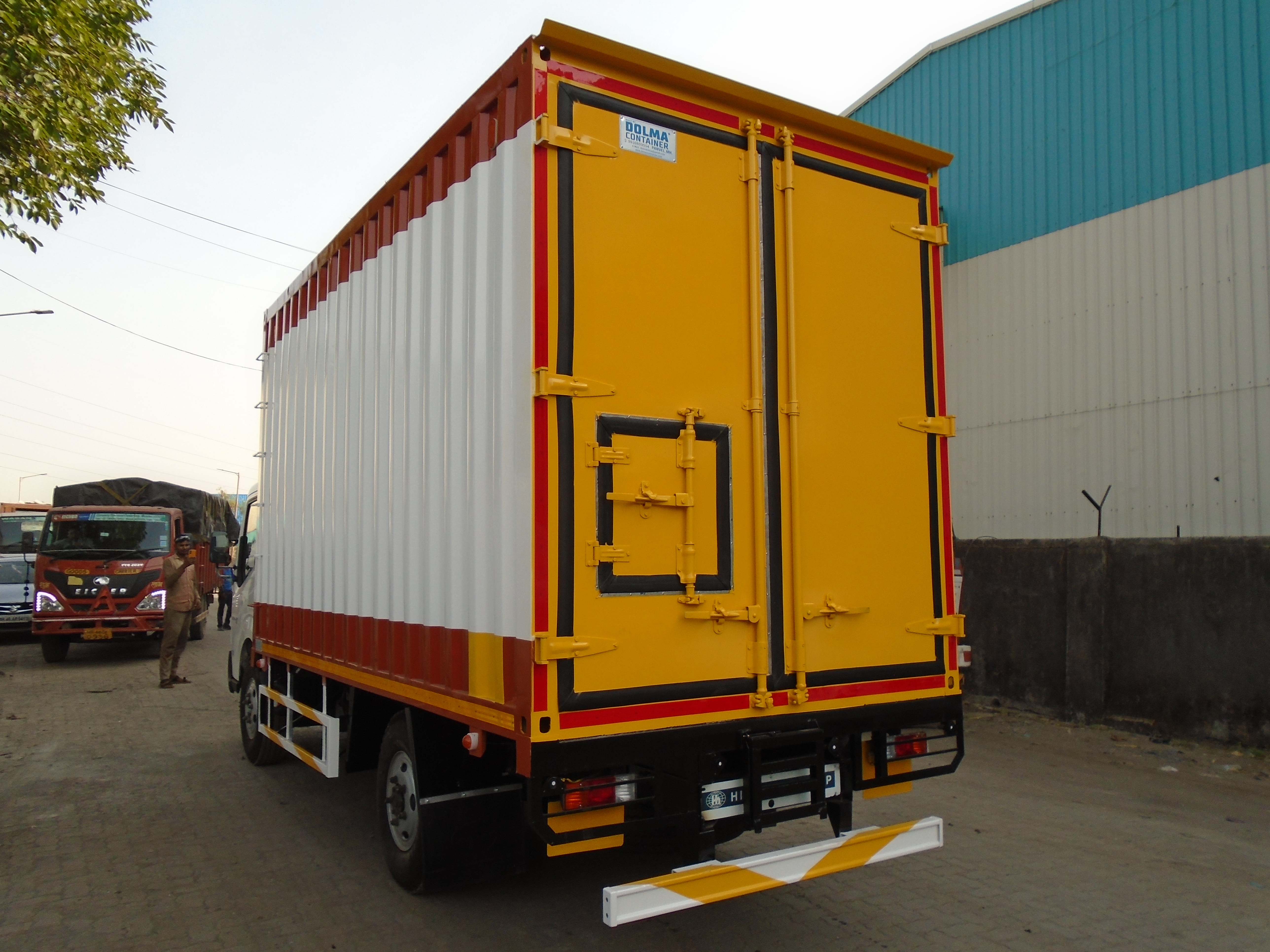 Refrigerated Van - Internal Dimension: 14x7x7feet