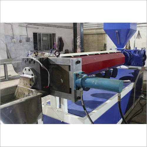 Plastic Granules Machine - 30 Hp Power Consumption, Up To 100 Kg/hr Capacity | Iron Material, Blue Finish