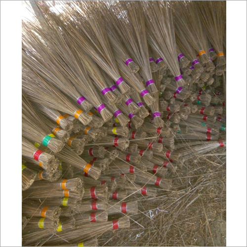 नारियल ब्रूम स्टिक आवेदन: फर्श की सफाई