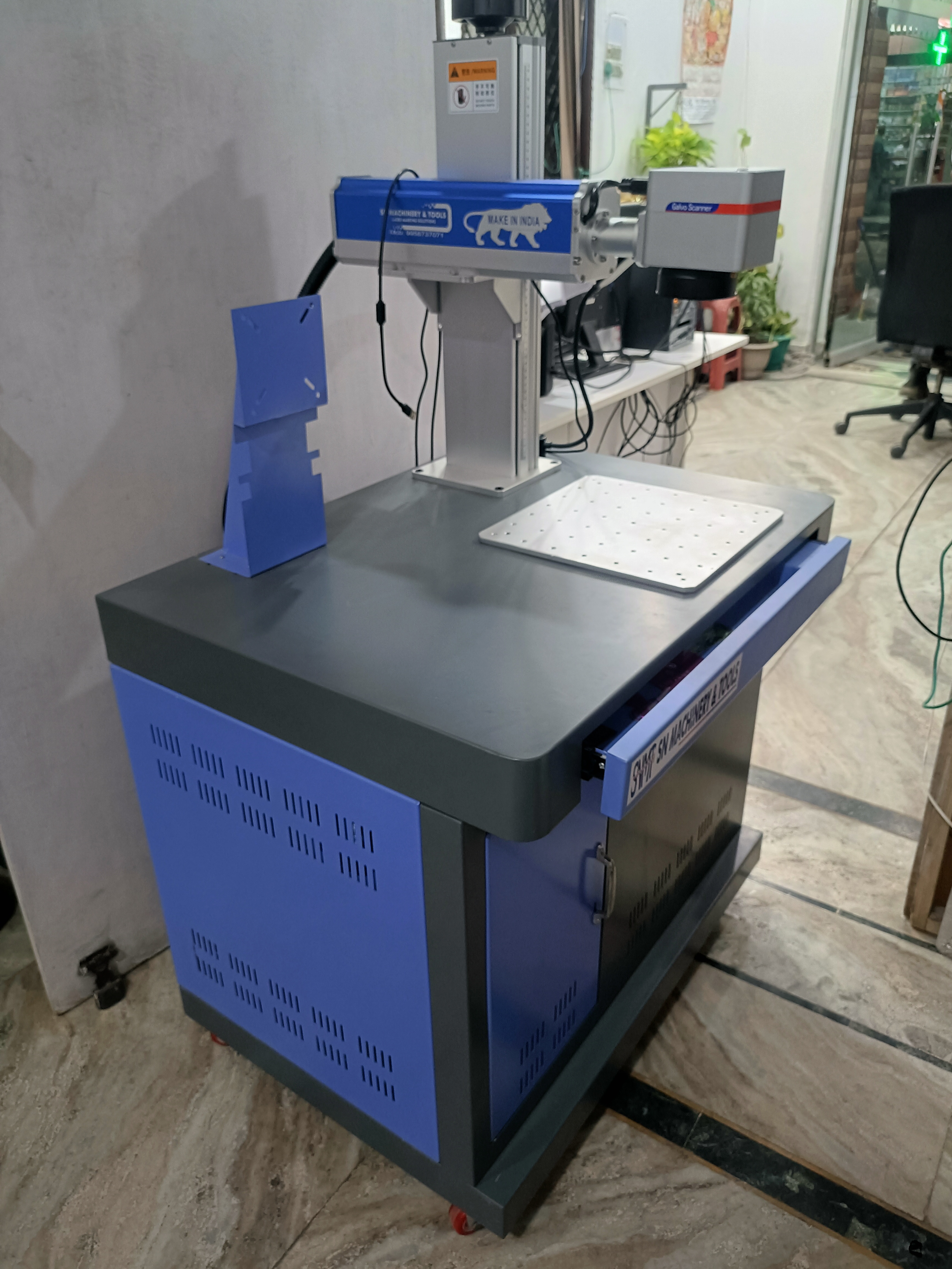 Blue And Gary Fiber Laser Engraving Machine