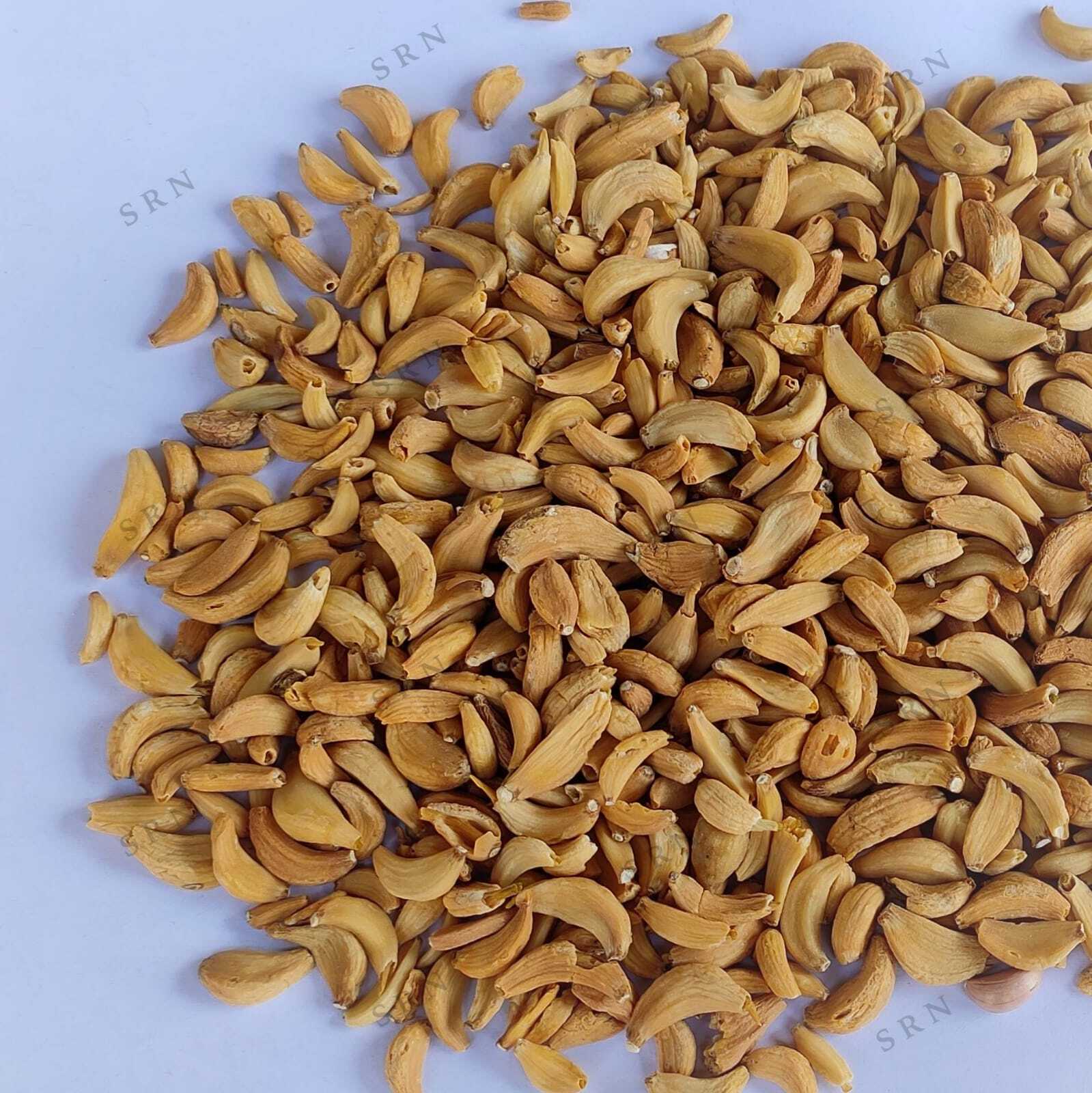 Dehydrated Garlic Flakes - Strong Aroma, 5 Mm To 10 Mm Size, Brawn Granule Form | 12 Month Shelf Life, Available In A Grade, B Grade, Commercial Grade & Customize, Packed In 25 Kg Poly Bag