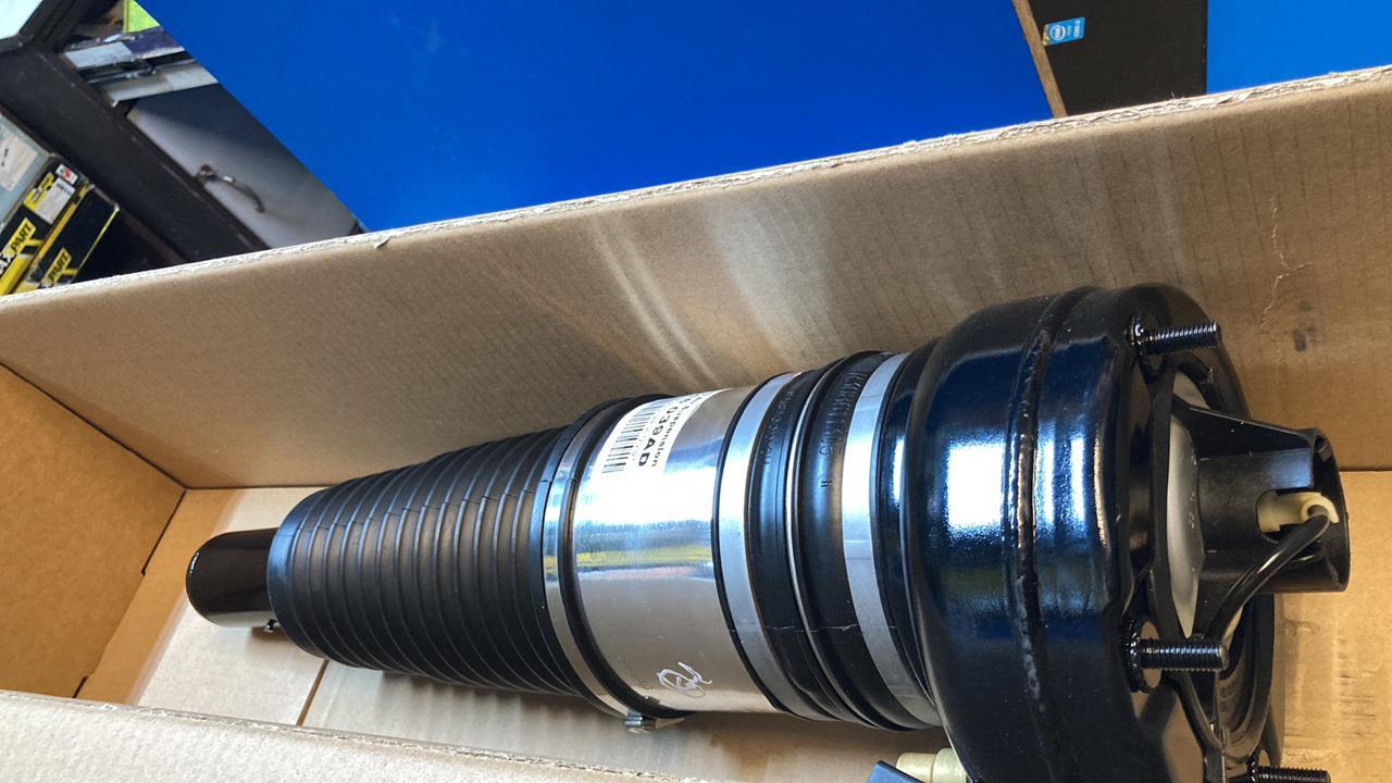 Bmw 520d Front Shock Absorbers - Color: Blace