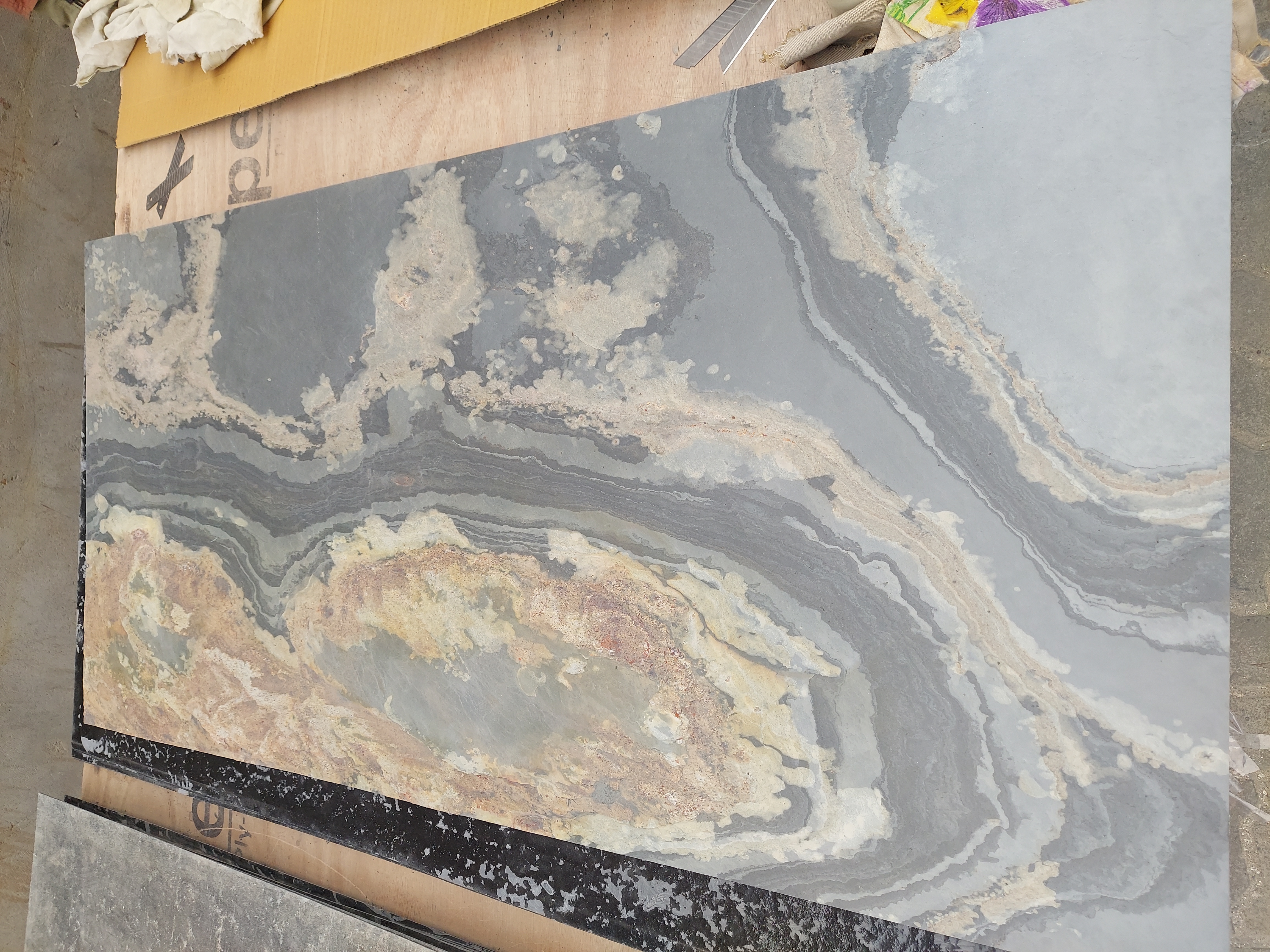 Slate Autumn Rustic Flexible Stone Veneer Sheets - Size: 1220x610 Mm / 2440x1220 Mm