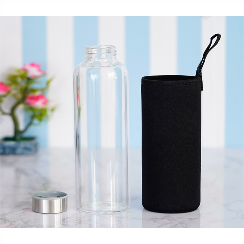 Plain Borosilicate Glass Bottle - 600ml Capacity, Transparent Color, Neoprene Sleeve For Convenient Carrying, Screw Cap Sealing Type