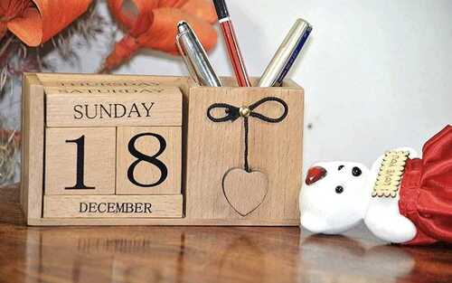 वुड वुडन पेन स्टैंड