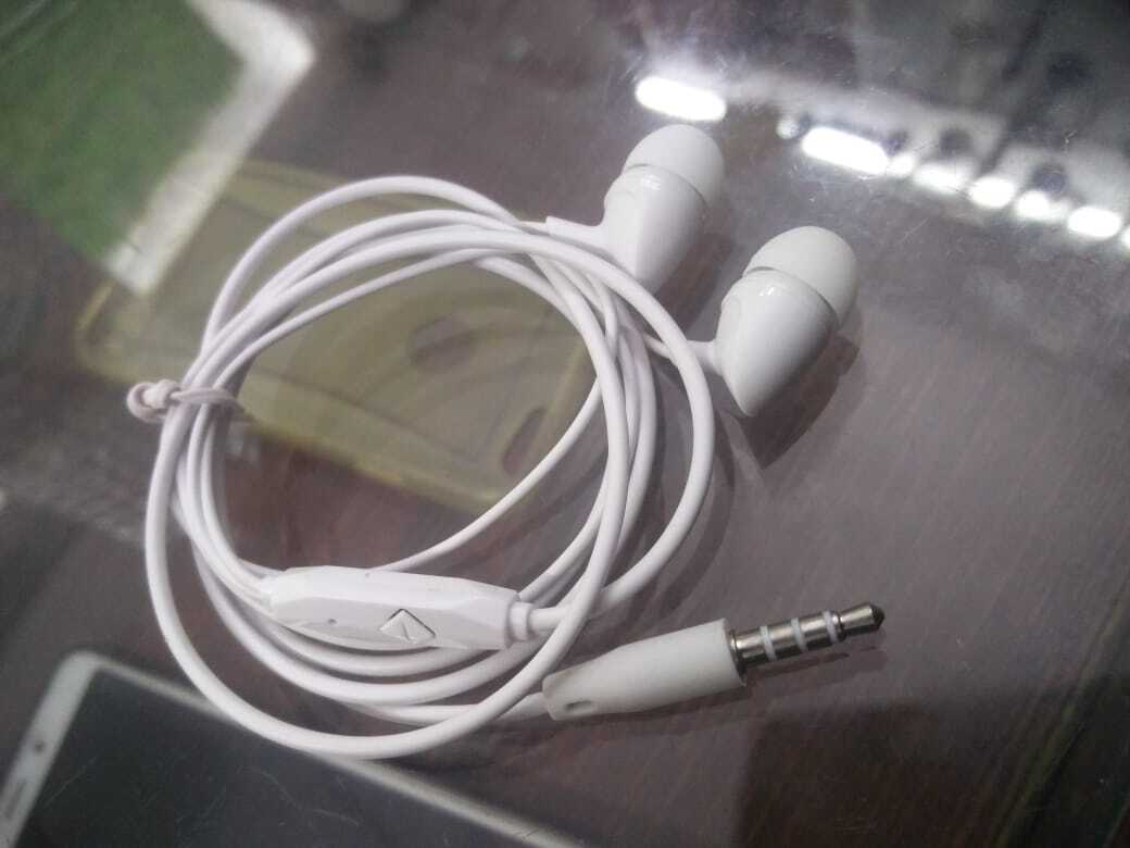 Wired Earphone - Black Color , Warranty Included