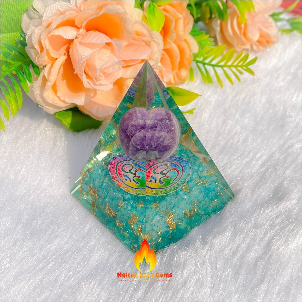 Polishing Natural Gemstone Orgone Pyramid Blue Quartz Crystal Orgonite Pyramids