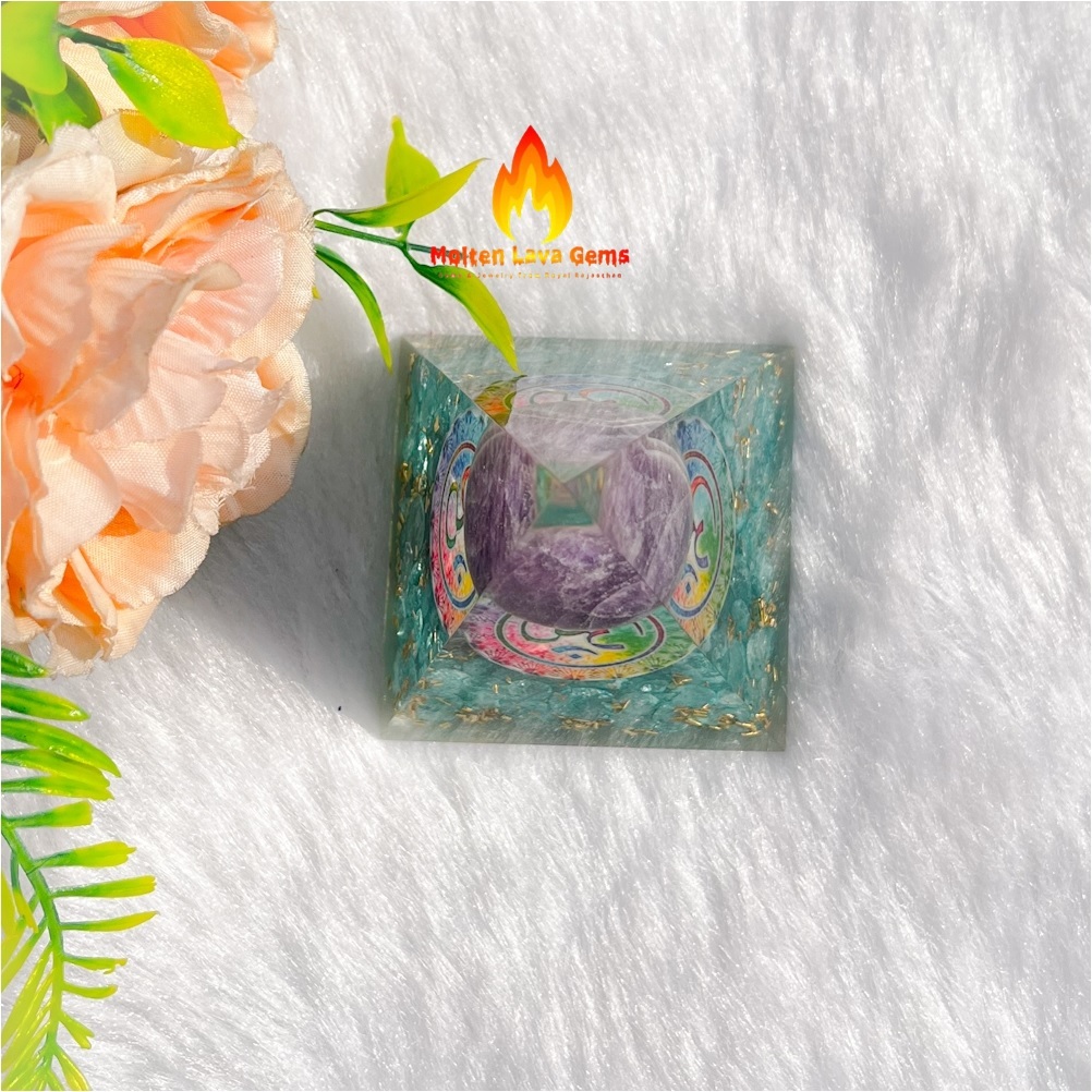 Polishing Natural Gemstone Orgone Pyramid Blue Quartz Crystal Orgonite Pyramids