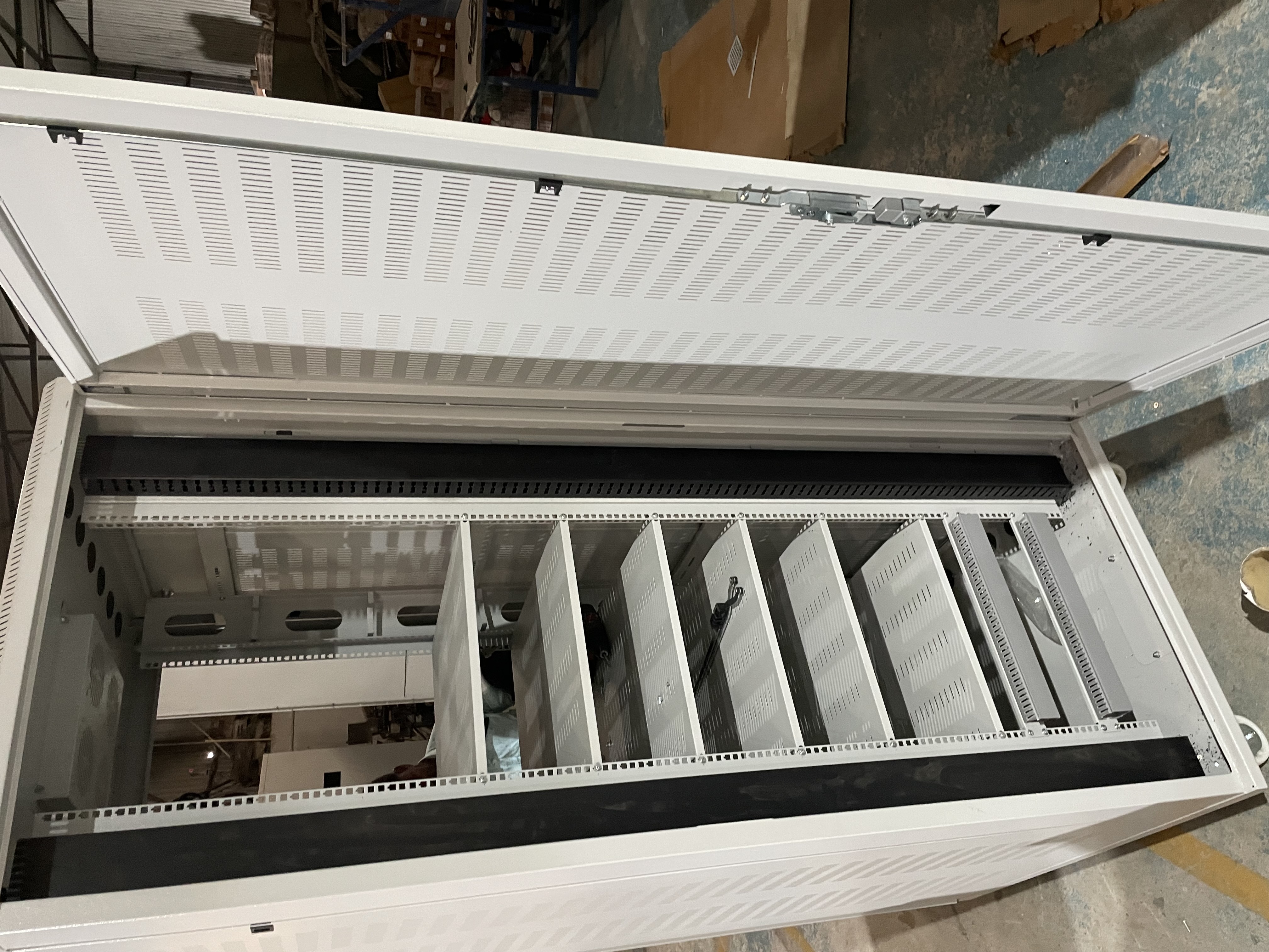 Floor Mount Server Racks - Dimension (L*w*h): 2000x600x1000 Millimeter (Mm)