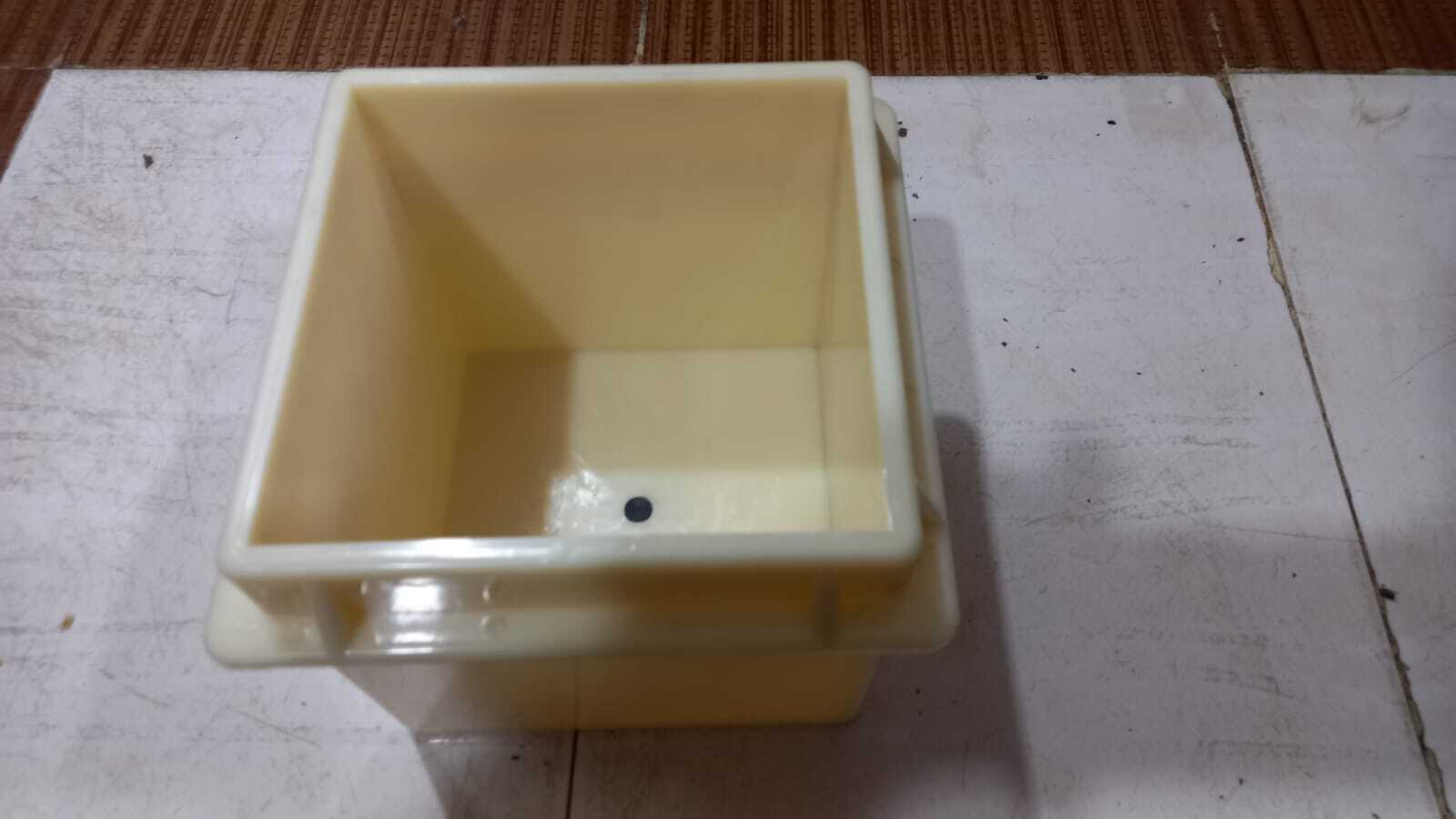 15cm Cube Mould - Abs Material, 15x15x15 Cm, Cream Color | Rubber Stopper, Industrial Usage, 1.15 Kg Weight