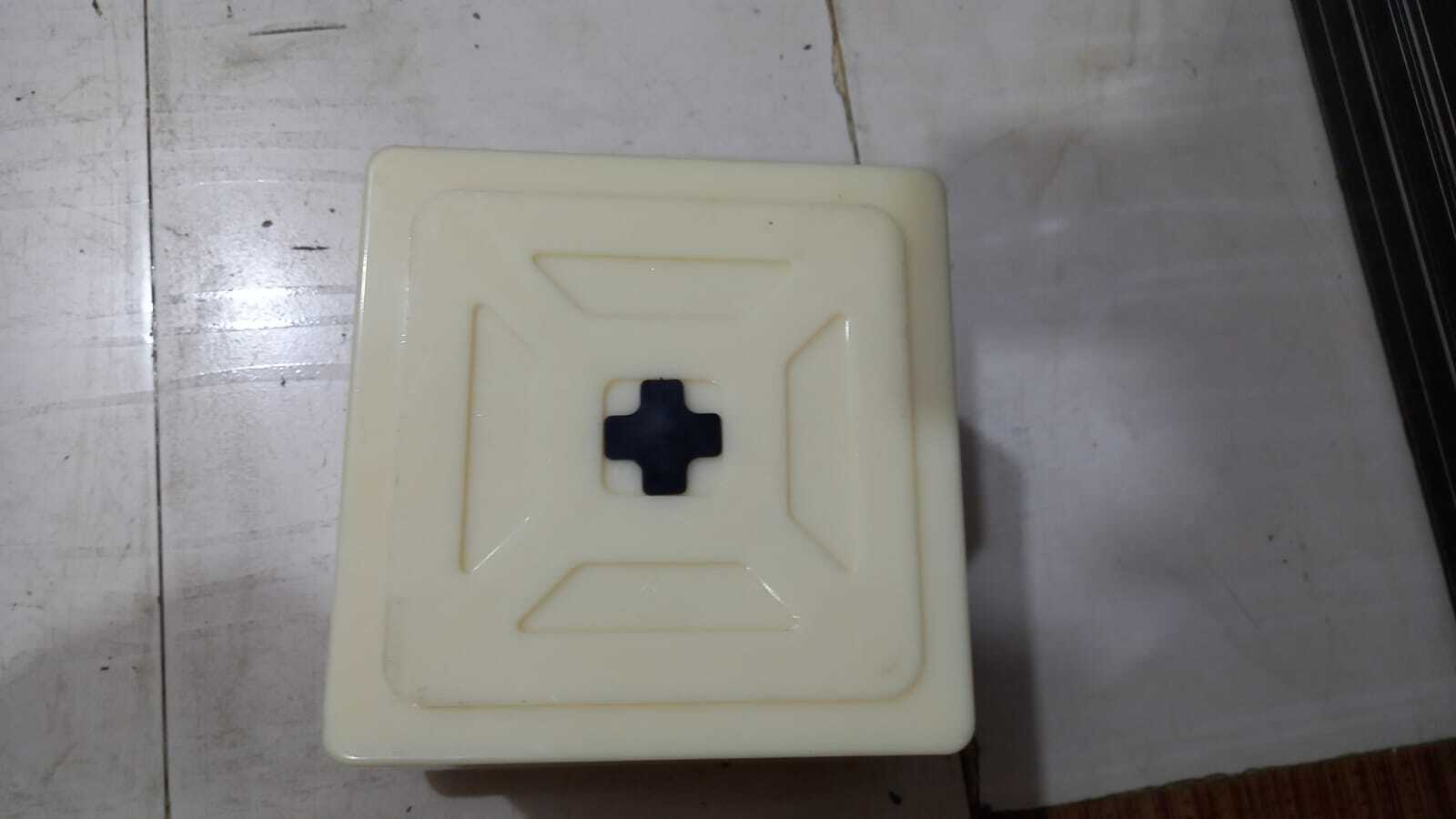 15cm Cube Mould - Abs Material, 15x15x15 Cm, Cream Color | Rubber Stopper, Industrial Usage, 1.15 Kg Weight