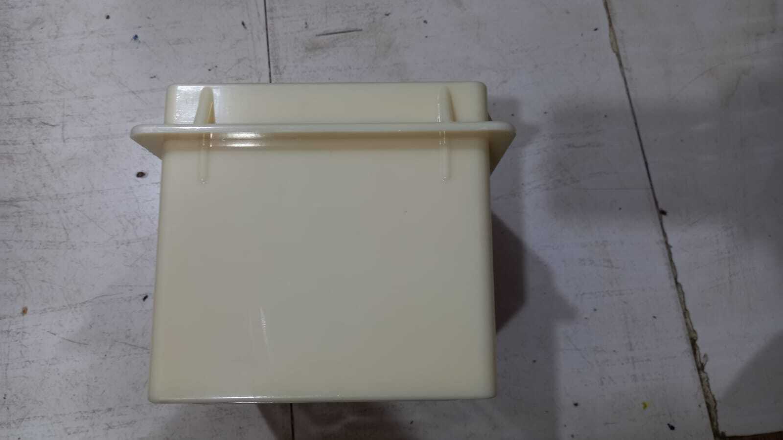 15cm Cube Mould - Abs Material, 15x15x15 Cm, Cream Color | Rubber Stopper, Industrial Usage, 1.15 Kg Weight