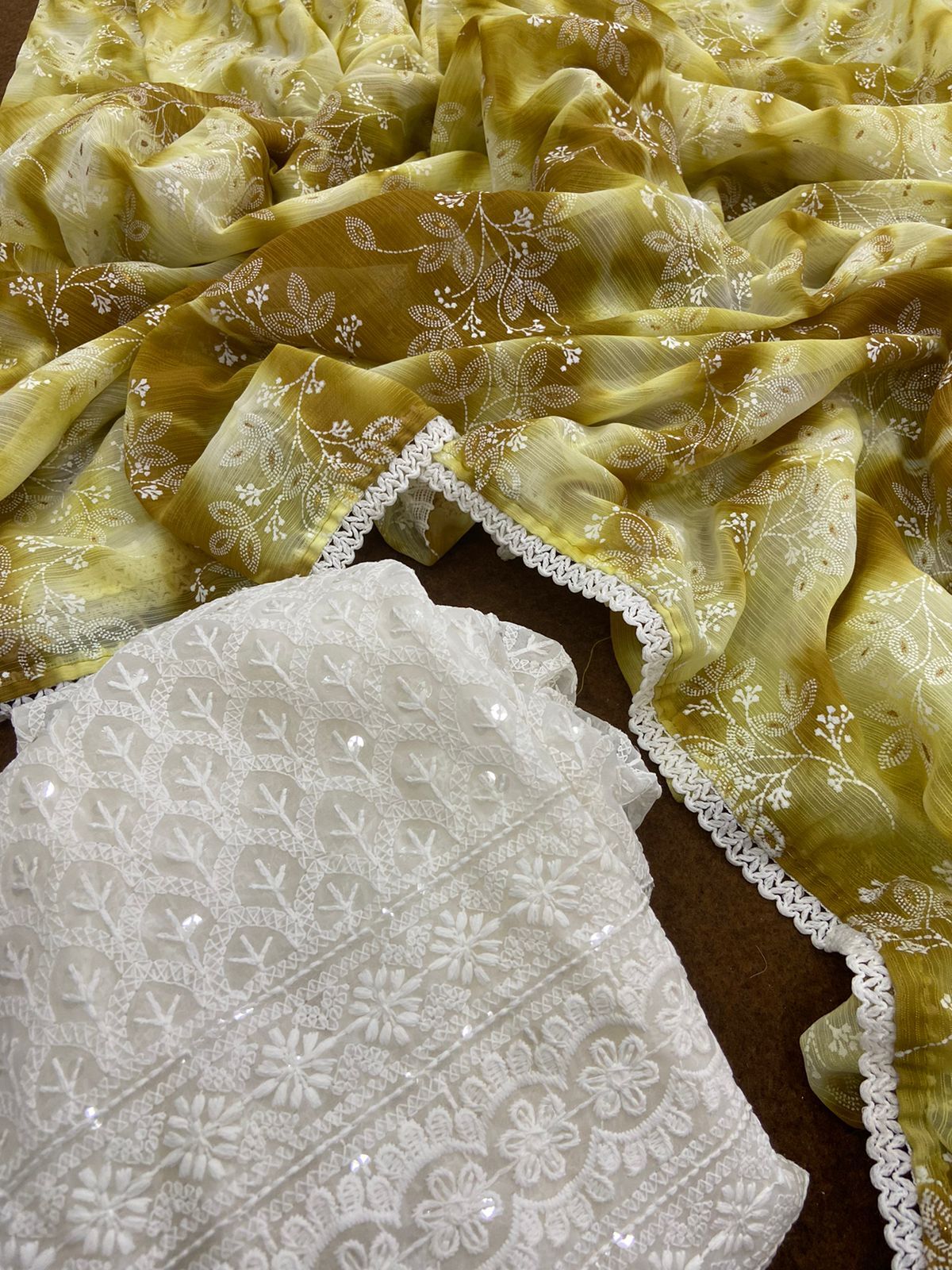 Zomator Prisam Georgett Ciply Blouse White Saree