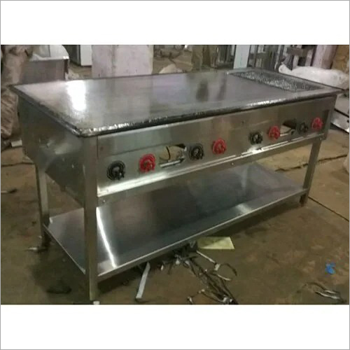 पफर के साथ सिल्वर चपाती प्लेट