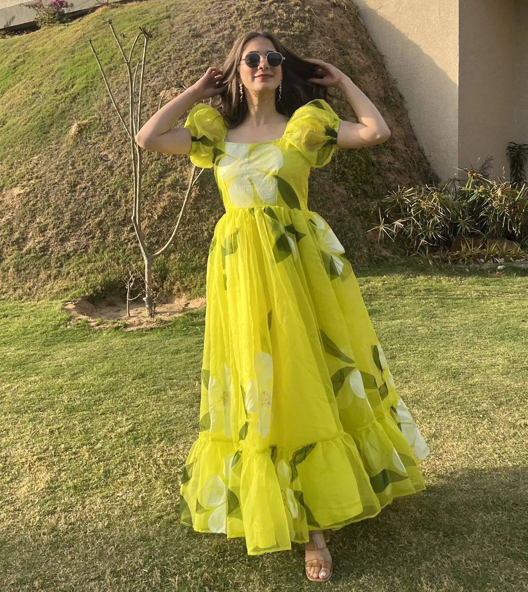 Upcomin Season With Beautiful White Floral Soft Organza Gown at 1200.00 INR in Surat | Darpani Upcomin Season With Beautiful White Floral Soft Organza Gown at 1200.00 INR in Surat | Darpani