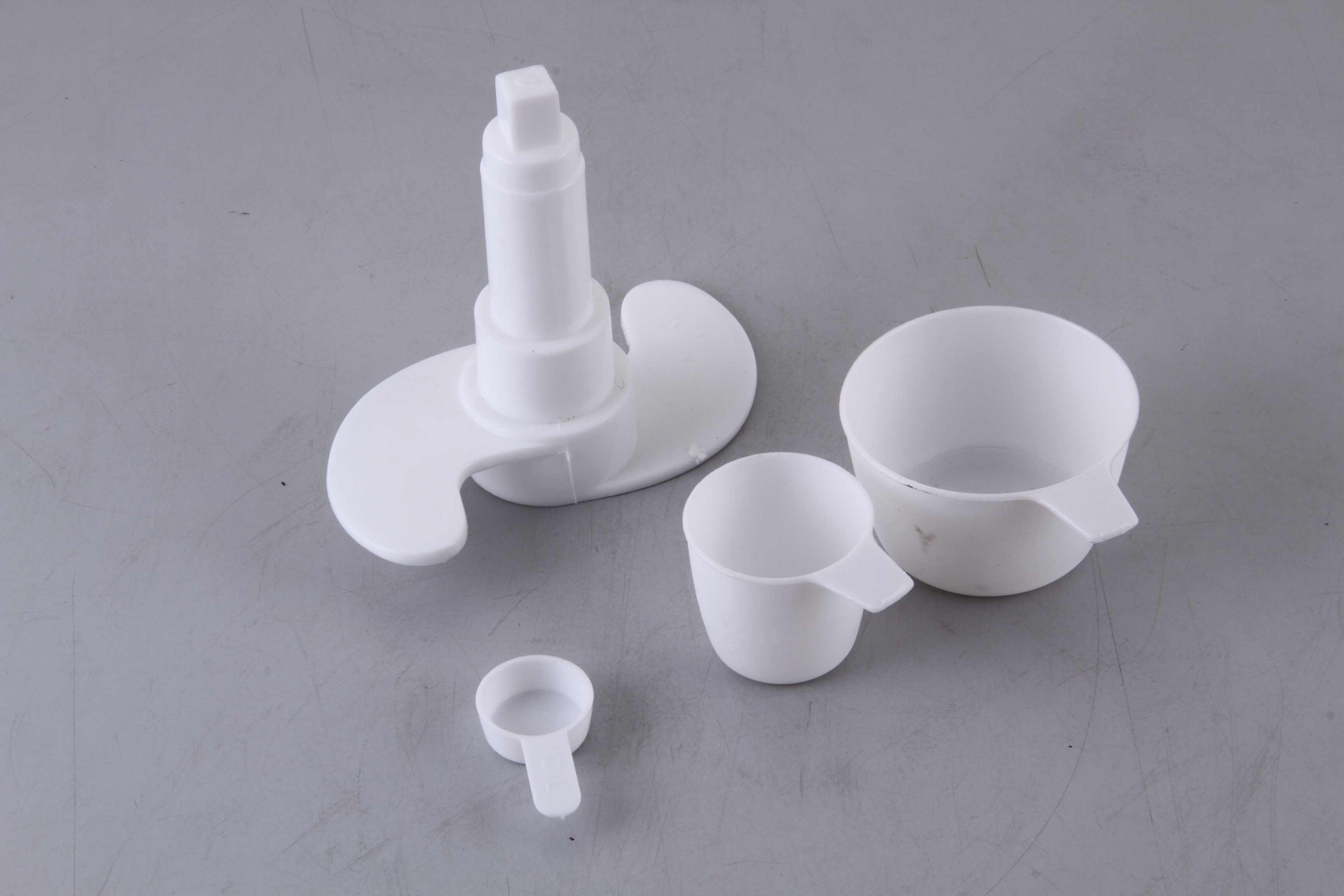 Quba Manual Dough Maker - Food Grade Abs Plastic, 900ml Capacity, Off White & Transparent, 12x12x10 Mm | Easy To Clean, Lightweight, Hassle-free Kneading