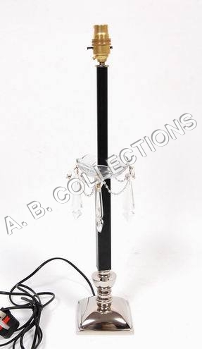 मोतीदार चांदी की टेबल लैंप