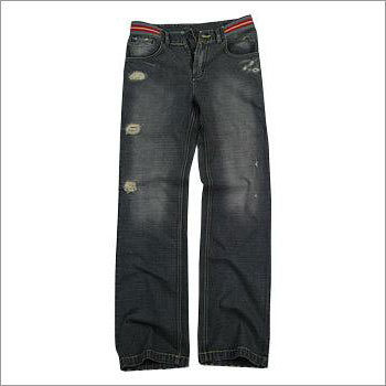 कम कमर सीधा फ़िट डेनिम जिसमें कमर बैंड है