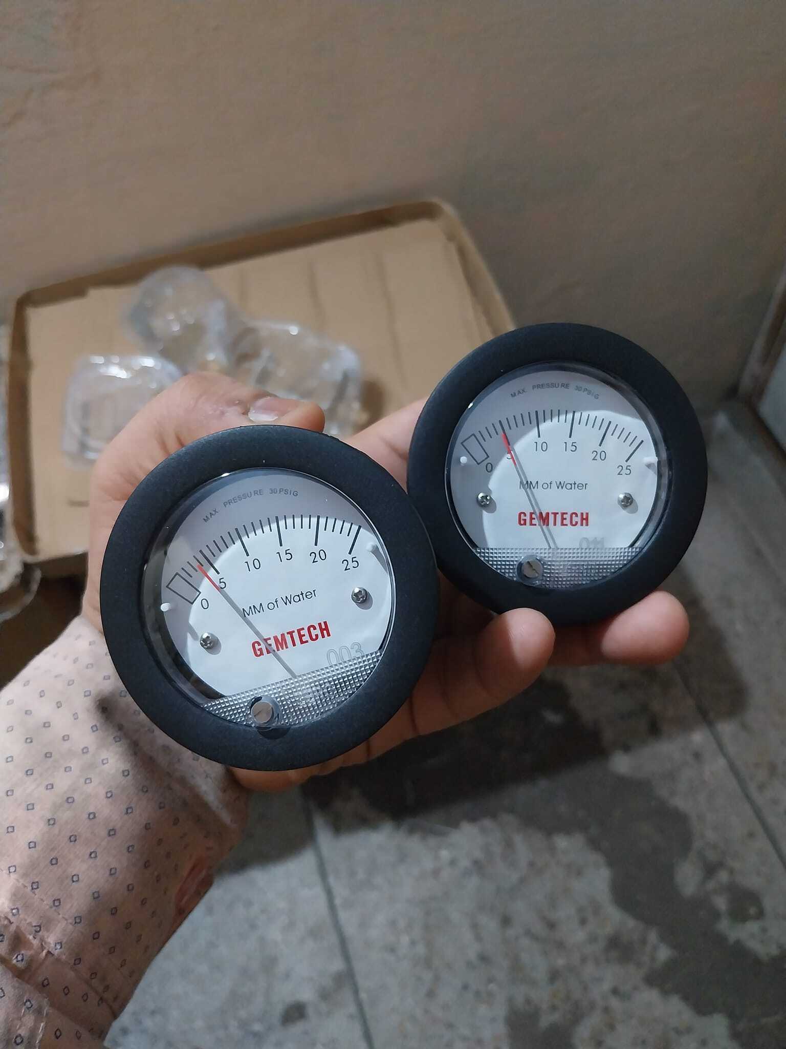 Nextech Mini Differential Pressure Gauges Accuracy: A 5% Of Fs At 70a F (21.1a C)