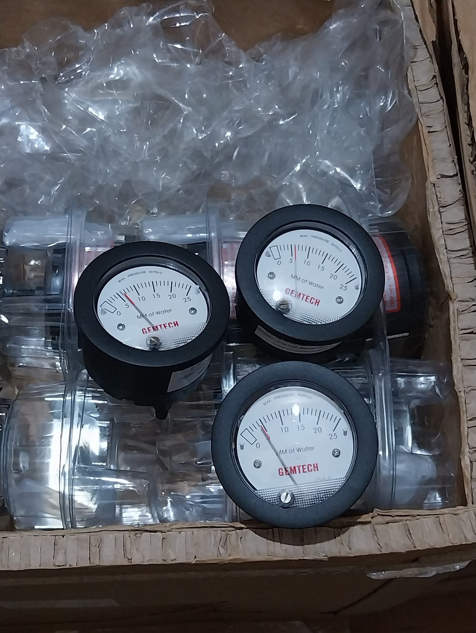 Nextech Mini Differential Pressure Gauges Accuracy: A 5% Of Fs At 70a F (21.1a C)