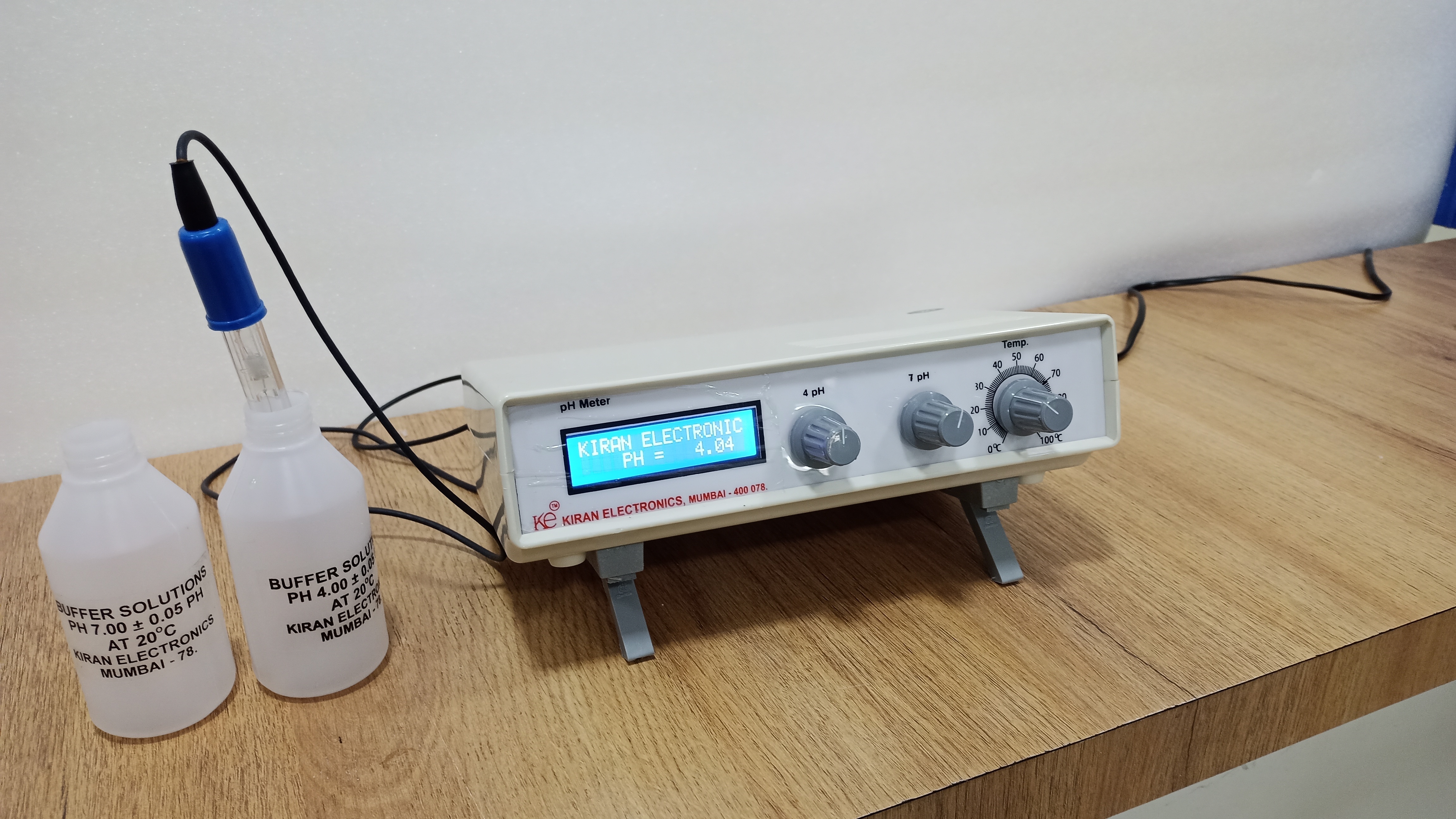 Table Top Digital Ph Meter - Abs Material, 16x23x8 Cm , Accuracy +/- 0.05 Ph, Digital Display, 0 To 14 Ph Range, Ideal For Water Purification And Pharmaceuticals