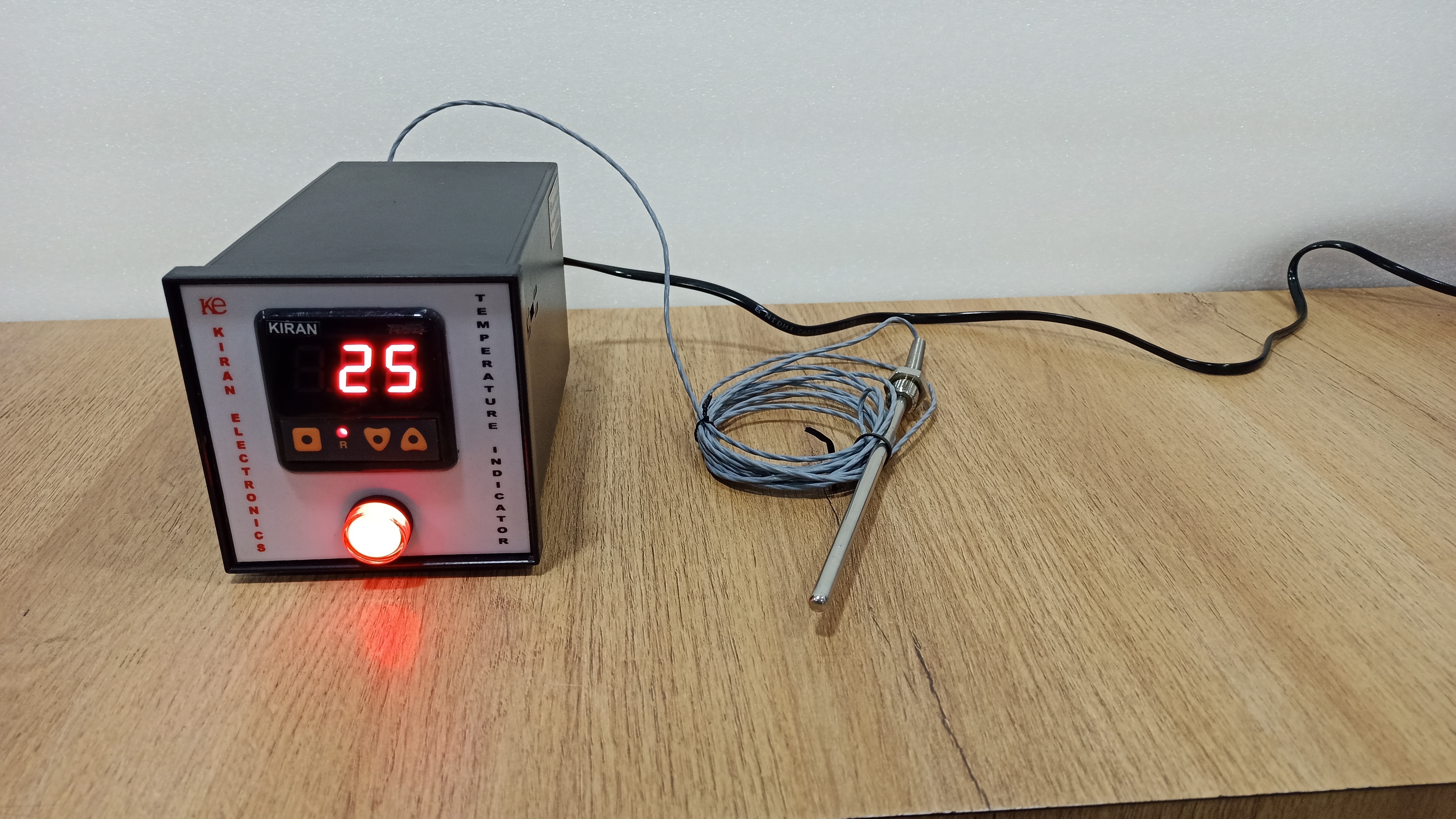 Digital Temperature Indicator Controller - 120x62x30mm, Pt-100 Sensor | High Performance, Low Maintenance, 0-800°c Measuring Range, 1 Year Warranty