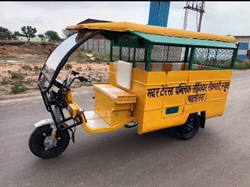 स्कूल वैन ई-रिक्शा
