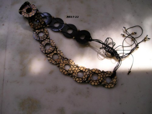 फैशनेबल महिला बेल्ट