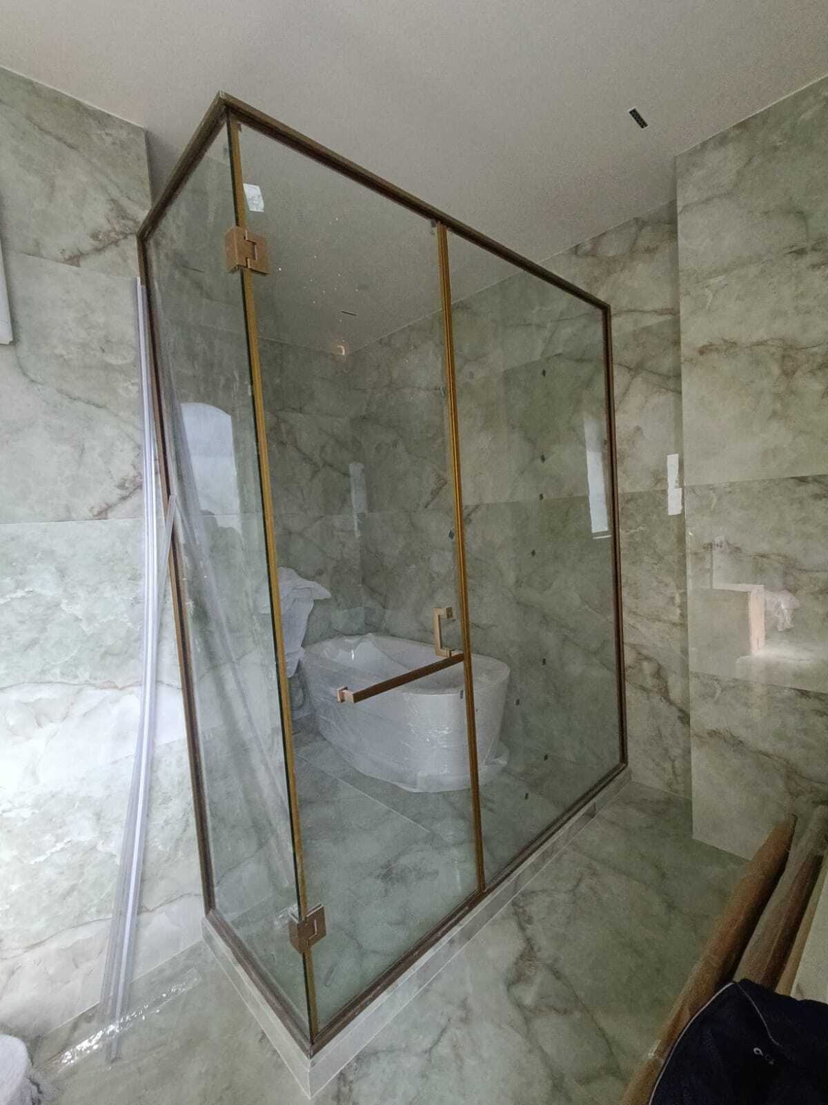 Black Cubical Shower