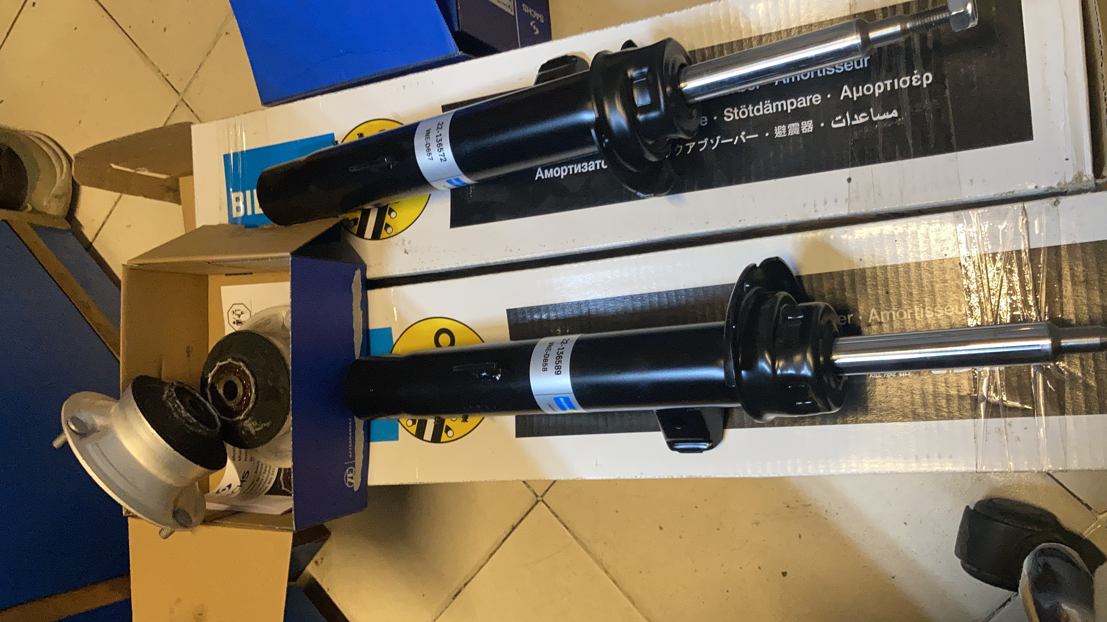 Shock Absorber - Oem Black Design, Compatible With Bmw F30 Model 2013 | Enhances Comfort And Handling, Reduces Bouncing And Vibration