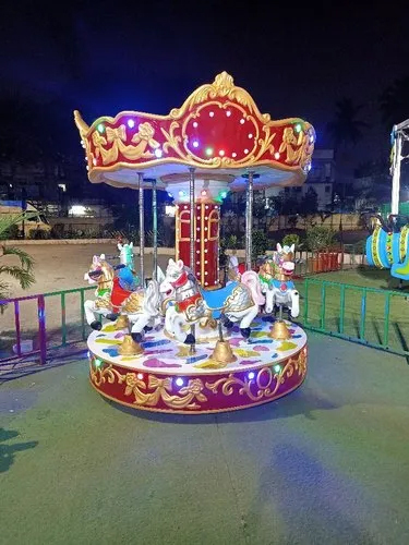 आउटडोर हॉर्स कैरोसेल राइड