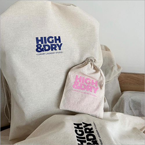 व्हाइट डस्ट बैग पाउच