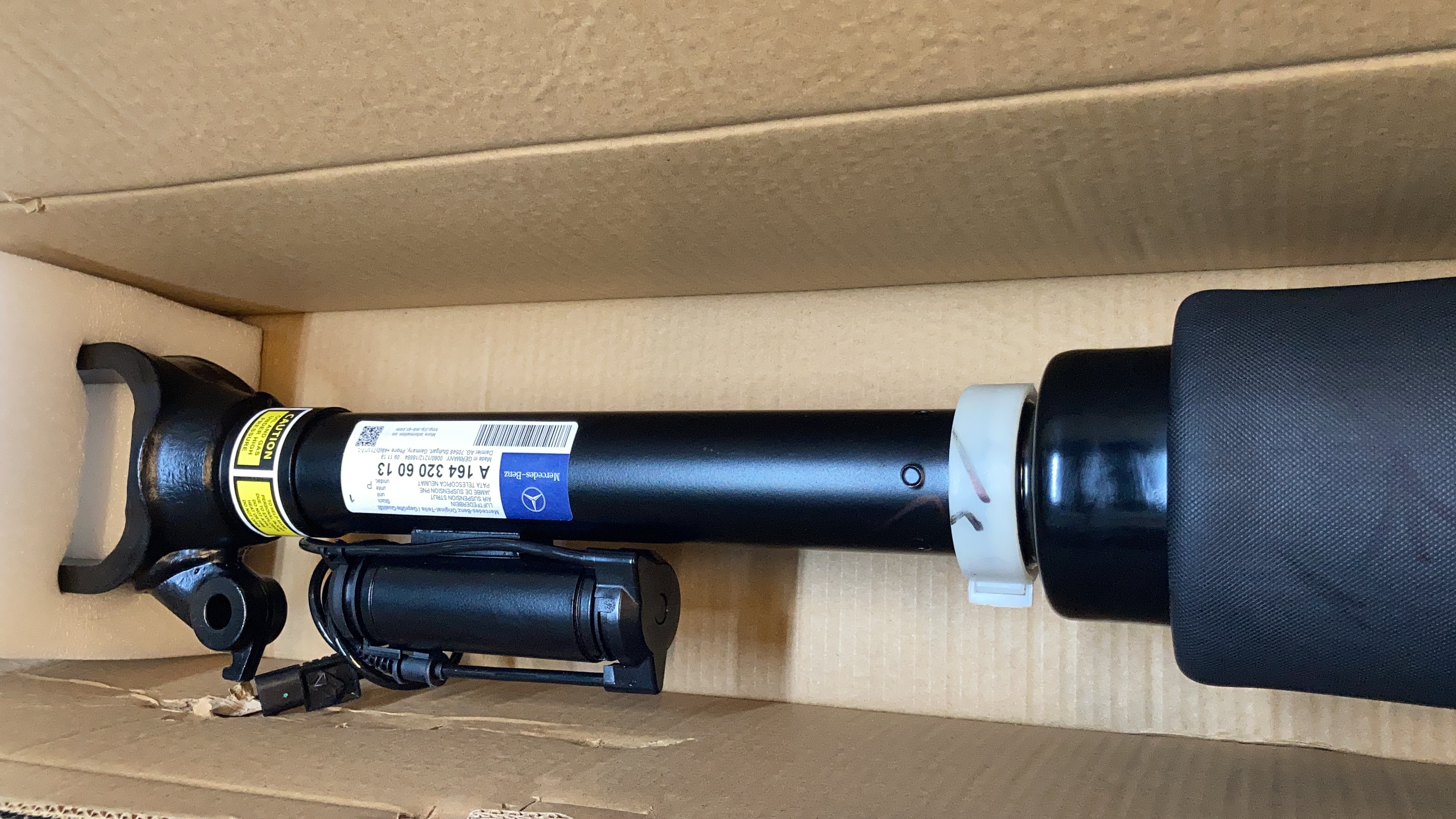 Car Shock Absorber - Front Shocker For Mercedes Ml350 - Color: Black With Metallic Finish