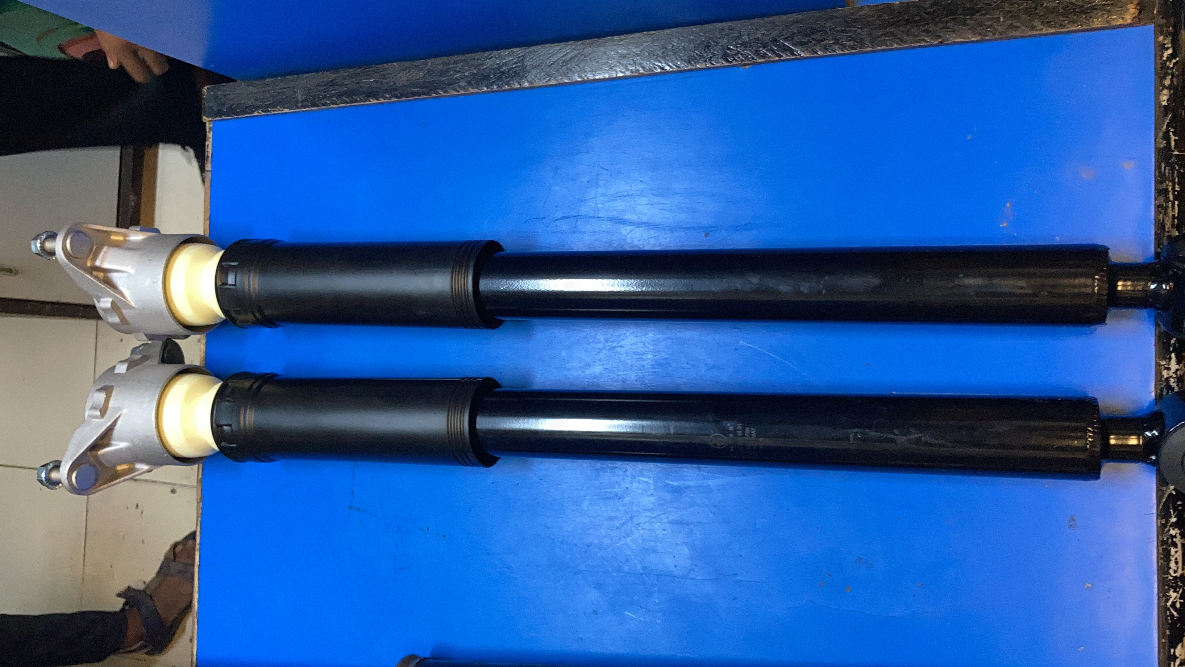 Car Shock Absorber - Front Shocker For Mercedes Ml350 - Color: Black With Metallic Finish