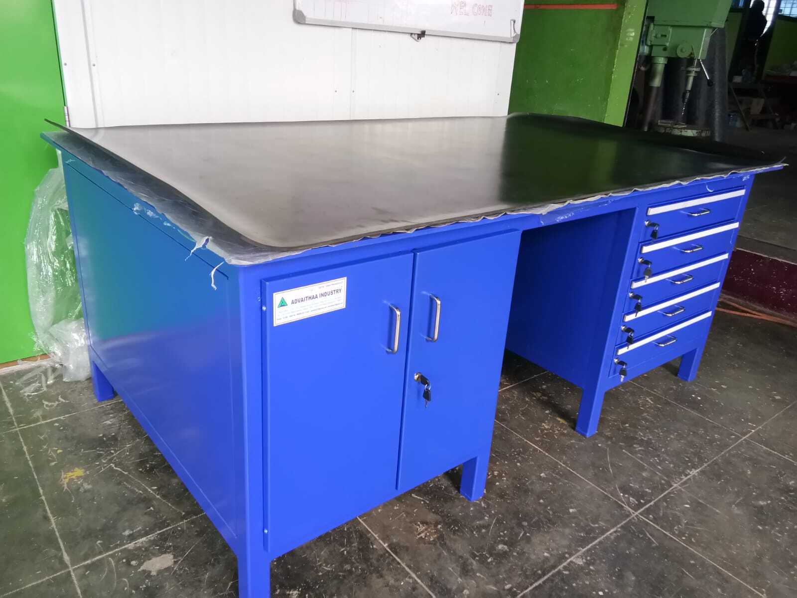 Laboratory Tables - Durable Steel Frame, Adjustable Height Design, Easy To Clean Surface